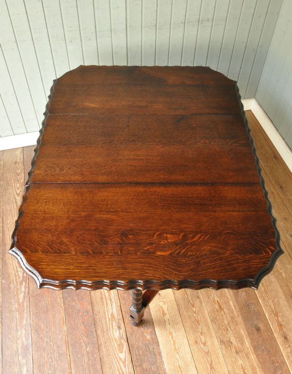 ロイドテーブル　アンティーク家具　英国のツイストのアンティーク家具、ゲートレッグテーブル（伸張式テーブル）。広げた状態。(m-465-f)