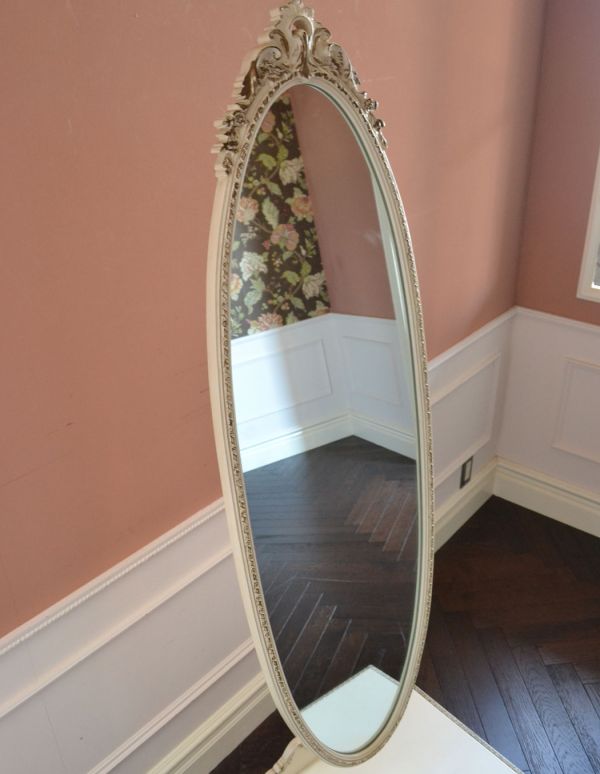 サイドバイサイド アンティーク家具 ドレッサーのように使えるアンティーク家具、大きなホワイトのスタンドミラー(姿見)。大きな鏡はお部屋を広く見せる効果大。(m-476-f)