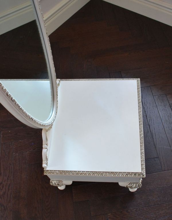 サイドバイサイド アンティーク家具 ドレッサーのように使えるアンティーク家具、大きなホワイトのスタンドミラー(姿見)。天板もキレイに塗装を仕上げました。(m-476-f)
