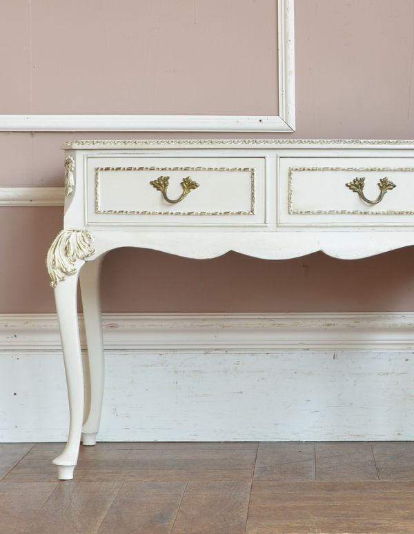 アンティークのチェスト　アンティーク家具　大人かわいいフレンチスタイルのアンティーク家具、小ぶりなチェスト。ホワイトペイントが爽やかな仕上がりです。(m-477-f)