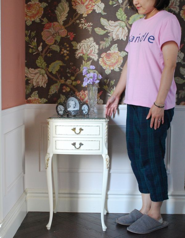 アンティークのチェスト　アンティーク家具　フランスアンティークのペイント家具、ナイトキャビネット（サイドチェスト）。とっても可愛いカップボード。(m-479-f)