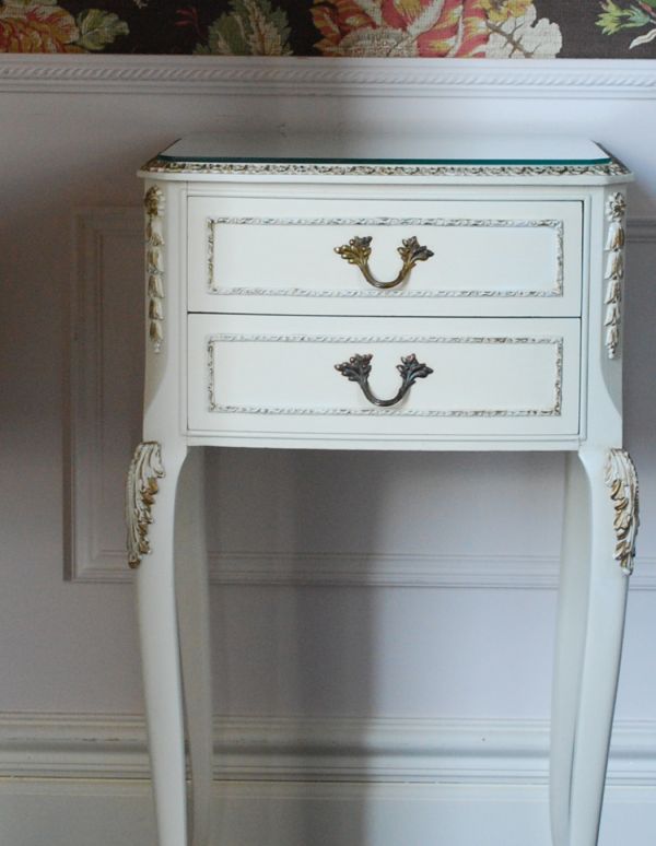 アンティークのチェスト　アンティーク家具　フランスアンティークのペイント家具、ナイトキャビネット（サイドチェスト）。上品でフランスらしい仕上がりです。(m-479-f)