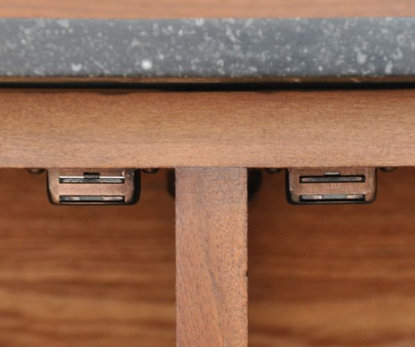 サイドボード　アンティーク家具　タイルが美しいアンティークの英国家具、ミラー付のウォッシュスタンド。扉にはマグネットがありますので、開閉がスムーズです。(m-482-f)