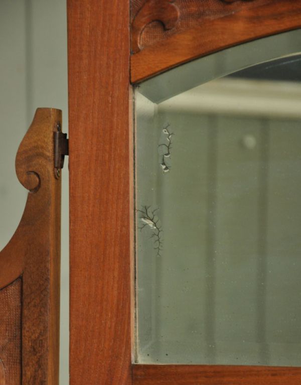 サイドボード　アンティーク家具　タイルが美しいアンティークの英国家具、ミラー付のウォッシュスタンド。ミラーの隅にキズがございます。(m-482-f)