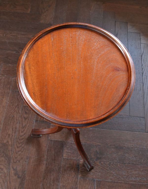 ロイドテーブル　アンティーク家具　アンティークの英国家具、花台にもピッタリなオケージョナルテーブル。可愛い真ん丸な天板。(m-485-f )