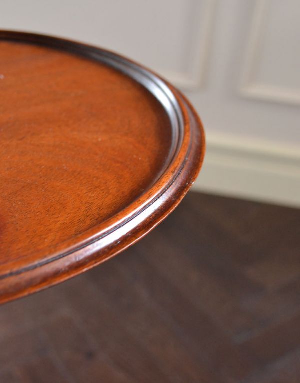 ロイドテーブル　アンティーク家具　アンティークの英国家具、花台にもピッタリなオケージョナルテーブル。角が丸いので小さなお子様にも安心です。(m-485-f )