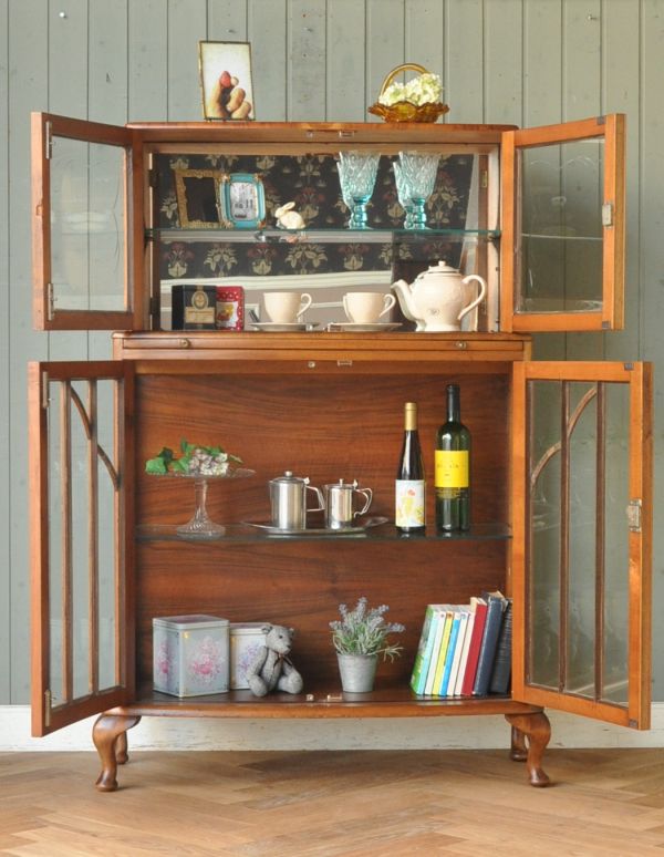 アンティークのキャビネット アンティーク家具 高級な英国家具、アンティークディスプレイキャビネット(カクテルキャビネット)。扉を開くと、ワクワクするような内部になっています!上2段はミラー付きなので、豪華なディスプレイが楽しめます。(m-488-f)