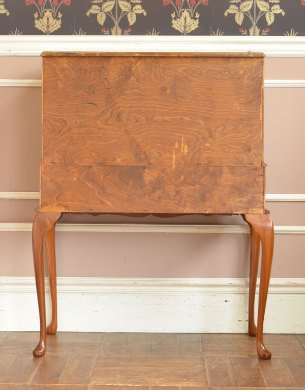 アンティークのキャビネット　アンティーク家具　上品な木目のアンティーク家具、華やかなバーキャビネット（カクテルキャビネット）。キチンとメンテナンスしてあるので、裏側もキレイです。(m-489-f)