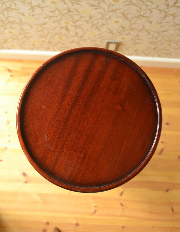 ロイドテーブル アンティーク家具 アンティークの英国家具、マホガニー材のプランツスタンド(花台)。可愛い真ん丸な天板。(m-496-f)