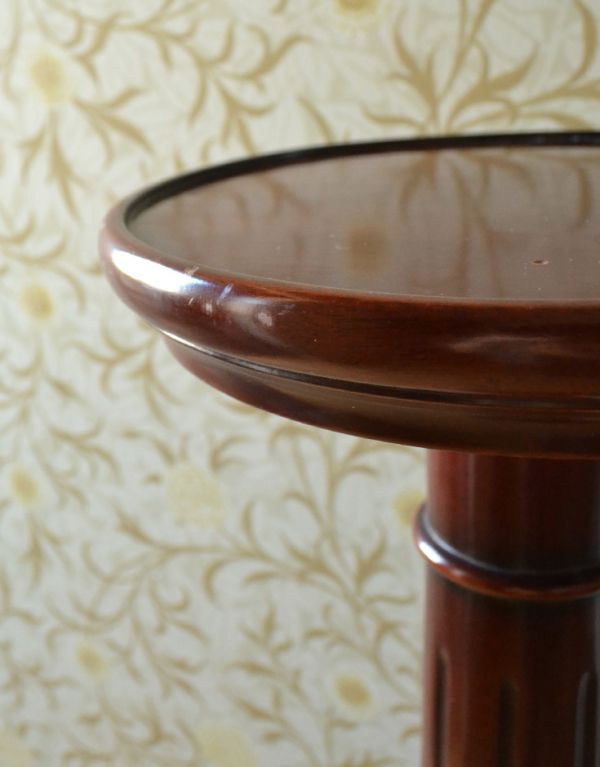 ロイドテーブル アンティーク家具 アンティークの英国家具、マホガニー材のプランツスタンド(花台)。角が丸いので小さなお子様にも安心です。(m-496-f)