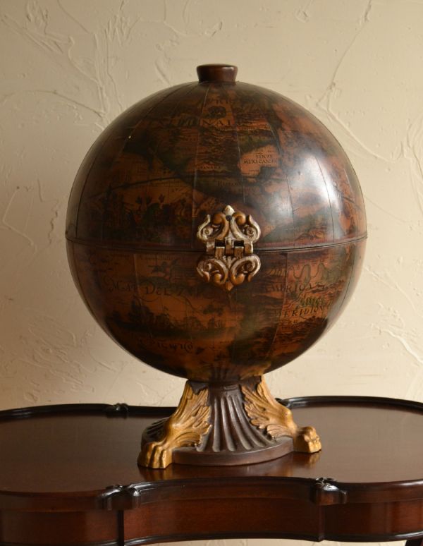 めずらしい家具 アンティーク家具 アンティークのカクテルキャビネット、地球儀型のバーキャビネット(ワインラック)。風格と品があるので、使わない時はどこにディスプレイしてあっても素敵です。(m-498-f)