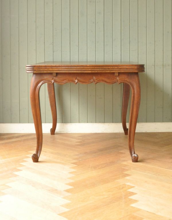 ロイドテーブル　アンティーク家具　装飾が入ったフランスのアンティーク家具、伸張式のダイニングテーブル（ドローリーフテーブル）。きちんとメンテナンスしてあるので、サイドもキレイです。(m-499-f)