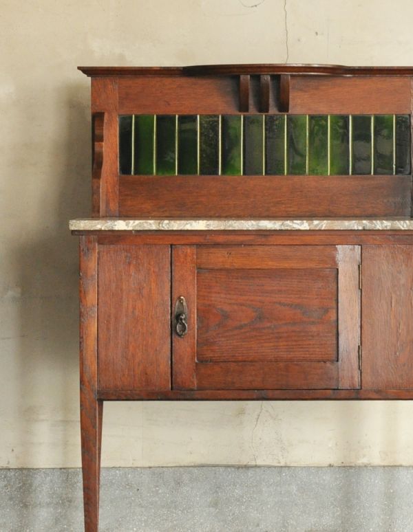 ウォッシュスタンド　アンティーク家具　英国アンティークの家具、グリーンのタイルのウォッシュスタンド。正面にもアンティークのタイルが貼ってあります。(m-500-f)