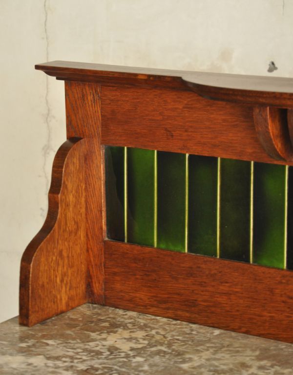 ウォッシュスタンド　アンティーク家具　英国アンティークの家具、グリーンのタイルのウォッシュスタンド。正面にはグリーンがとってもキレイなアンティークのタイルです。(m-500-f)