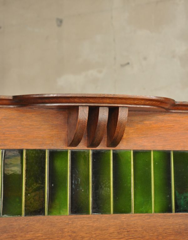 ウォッシュスタンド　アンティーク家具　英国アンティークの家具、グリーンのタイルのウォッシュスタンド。飾り棚が珍しいデザイン。(m-500-f)