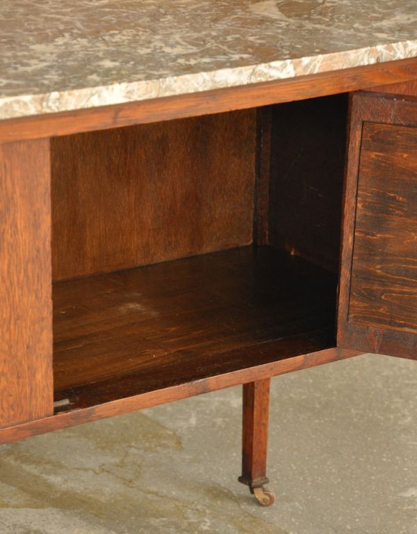 ウォッシュスタンド　アンティーク家具　英国アンティークの家具、グリーンのタイルのウォッシュスタンド。扉の中は広い収納になっています。(m-500-f)