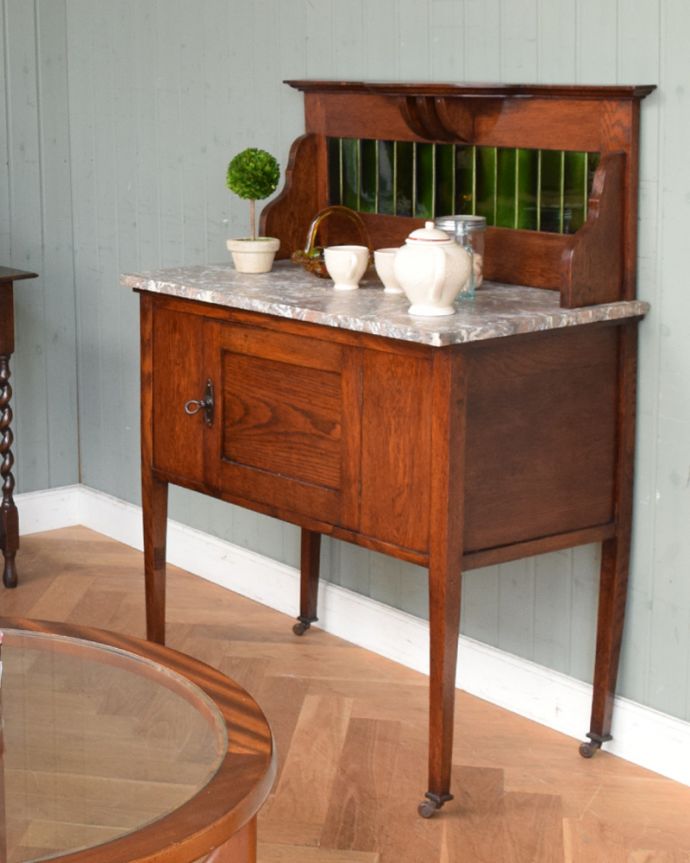 ウォッシュスタンド　アンティーク家具　英国アンティークの家具、グリーンのタイルのウォッシュスタンド。パッと目を惹く深いグリーンが美しいアンティークタイルどこに置いても思わず目が行ってしまう美しいタイル。(m-500-f)