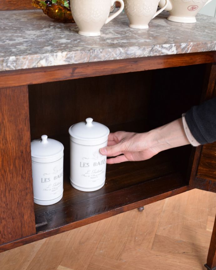 ウォッシュスタンド　アンティーク家具　英国アンティークの家具、グリーンのタイルのウォッシュスタンド。扉の中は棚も無いので、お酒やティーポットなど、キャニスターなど高さのある物も収納できそうです。(m-500-f)