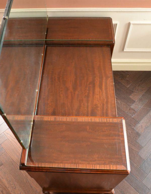 サイドバイサイド　アンティーク家具　大きなミラーと引き出し収納、英国のアンティーク家具のドレッシングテーブル。天板はピカピカです。(m-501-f)