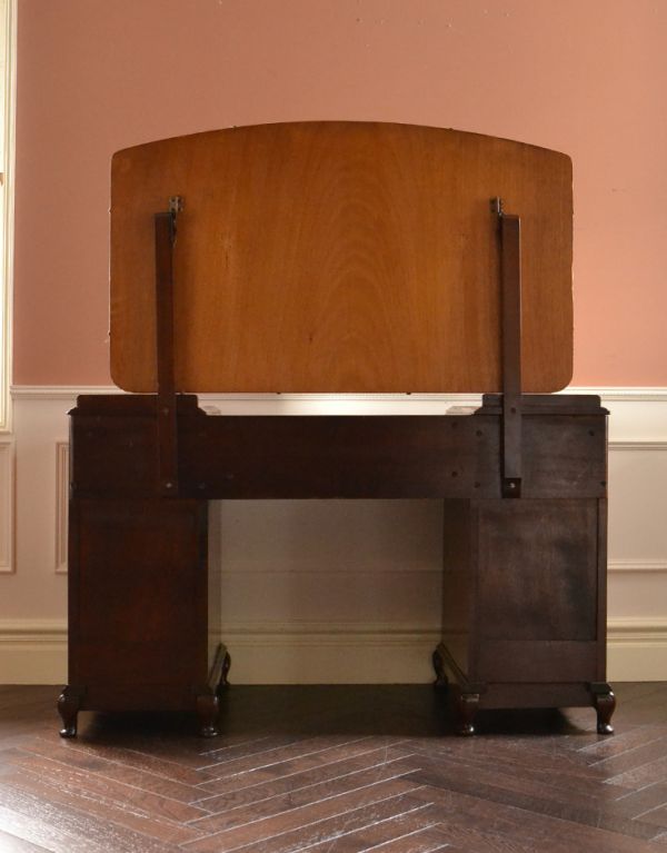 サイドバイサイド　アンティーク家具　大きなミラーと引き出し収納、英国のアンティーク家具のドレッシングテーブル。裏側もキチンと仕上げているので、キレイな状態です。(m-501-f)