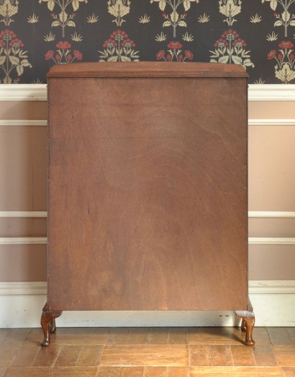 アンティークのキャビネット　アンティーク家具　ガラス扉の英国アンティーク家具、ガラスキャビネット（ブックケース）。きちんとメンテナンスしてあるので、裏側もキレイです。(m-502-f)