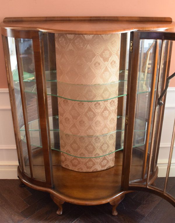 アンティークのキャビネット　アンティーク家具　英国のアンティーク家具、ミラー付きガラスキャビネット（飾り棚）。キレイに修復してありますので、いろんなものを収納して下さい。(m-505-f)