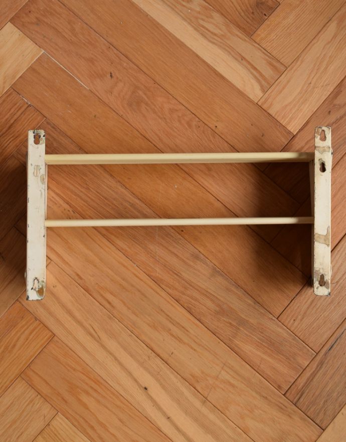 めずらしい家具　アンティーク家具　フランスの小さなアンティーク家具、折りたためるアイアン製タオルハンガー（ランドリーラック）。裏はこんな感じです。(m-513-f)