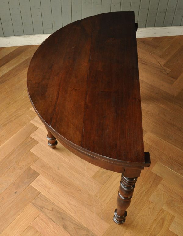 ロイドテーブル　アンティーク家具　大きさを変えることができる英国輸入のアンティークコンソールテーブル。半円形の天板です。(m-514-f)