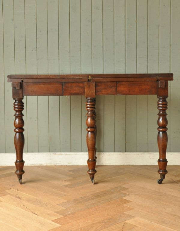 ロイドテーブル　アンティーク家具　大きさを変えることができる英国輸入のアンティークコンソールテーブル。きちんとメンテナンスしてあるので、裏側もキレイです。(m-514-f)