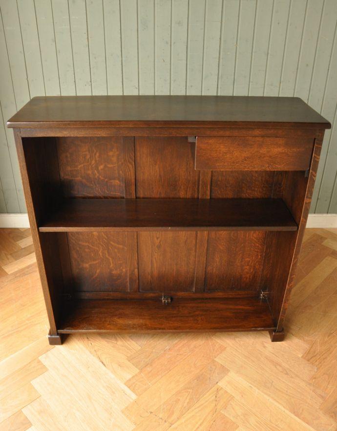 アンティークのキャビネット アンティーク家具 こげ茶色のイギリスアンティーク家具、彫が美しいショップカウンター。きちんとメンテナンスしてあるのでキレイです。(m-518-f)