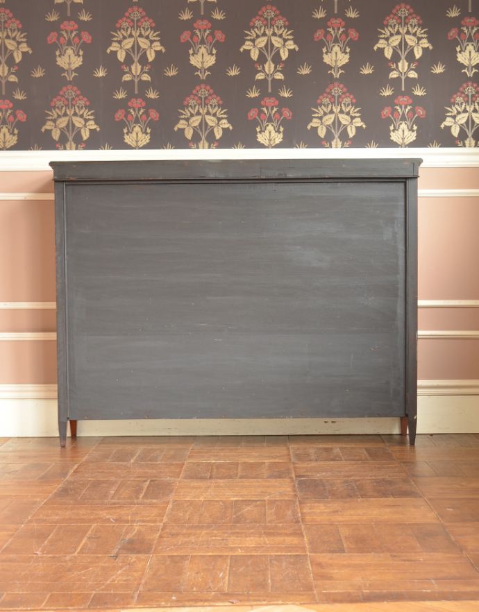 アンティークのキャビネット　アンティーク家具　高級な雰囲気漂う英国スタイルのアンティーク家具、和室にもよく似合うガラス扉のブックケース。きちんとメンテナンスしてあるので、裏側もキレイです。(m-519-f)