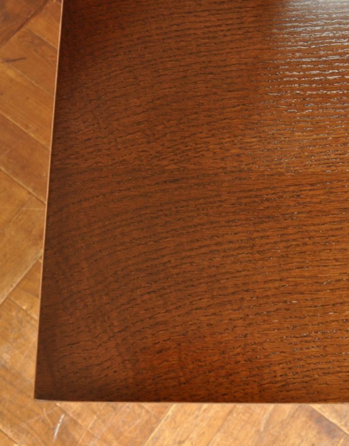 アンティークのドレッサー　アンティーク家具　大きなミラーで身支度OK！英国らしいアンティーク家具のドレッシングキャビネット。木目もキレイな天板です。(m-523-f)