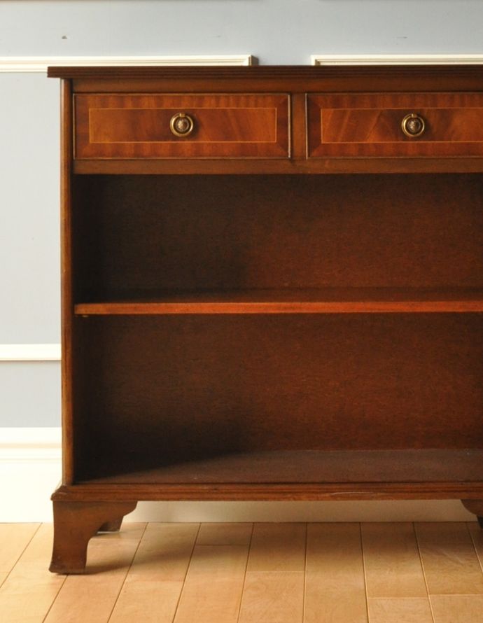 アンティークのキャビネット　アンティーク家具　英国のアンティーク家具、引き出し付きのブックシェルフ（本棚）。濃い茶色なので、日本の和室にも合いますよ。(m-525-f)