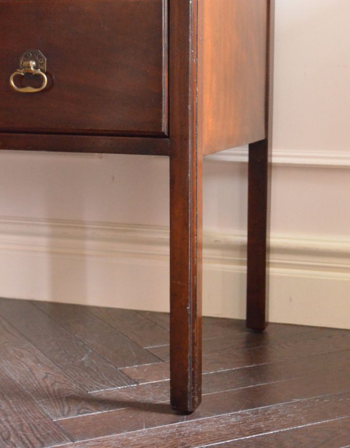 サイドバイサイド　アンティーク家具　英国インテリアのアンティーク家具、上品な美しさのアンティークドレッシングチェスト。しっかりメンテナンスしてありますので安心してお使いください。(m-528-f)