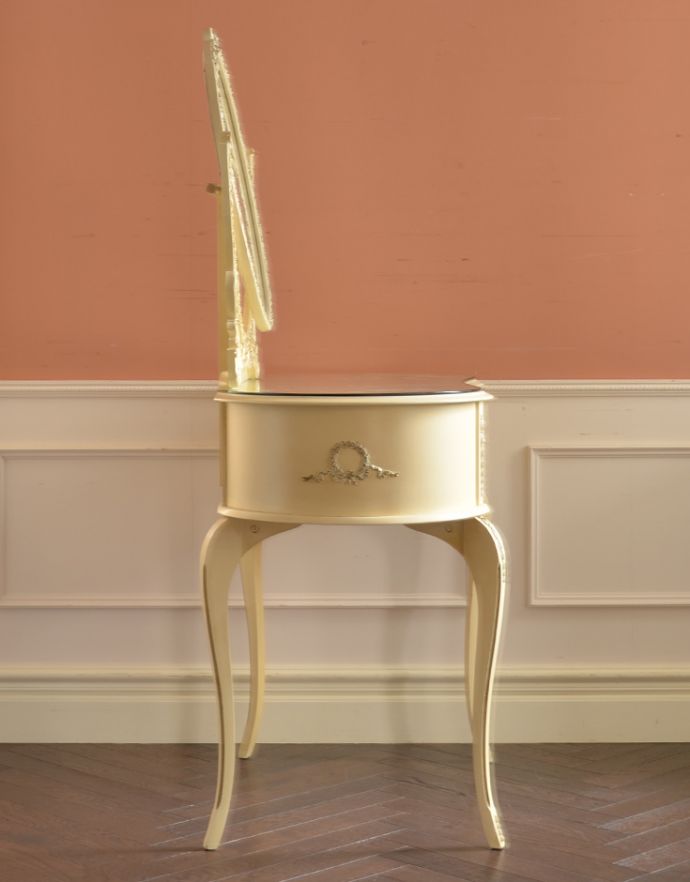 サイドバイサイド アンティーク家具 フランスのホワイト色のアンティーク家具、憧れのドレッシングデスク(ドレッサー)。サイドにも可愛い飾り。(m-533-f)