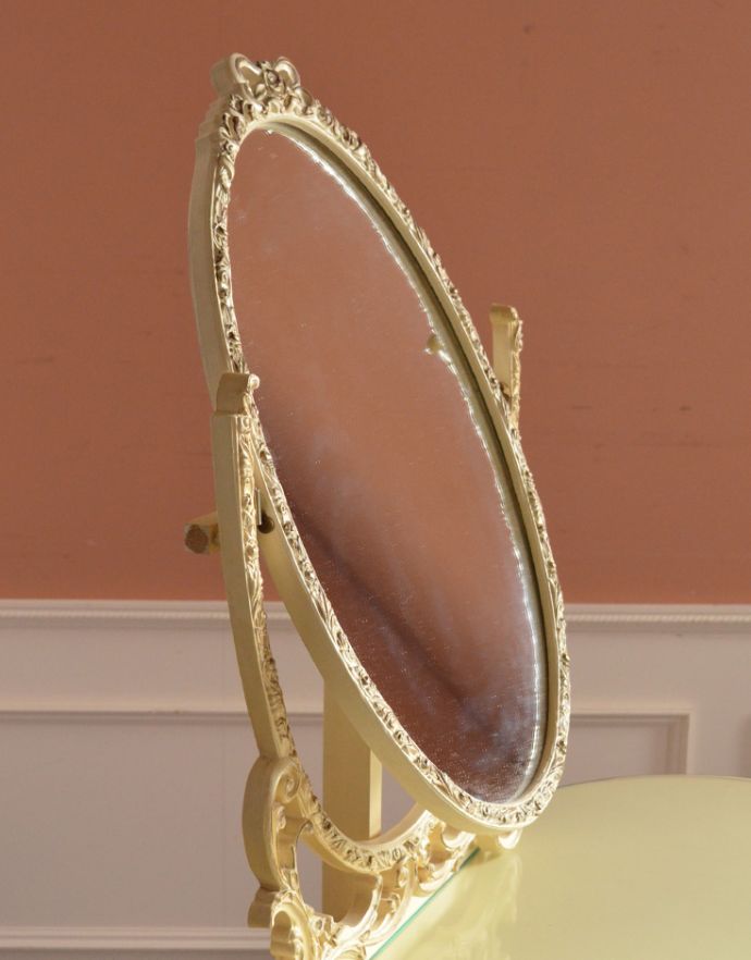 サイドバイサイド アンティーク家具 フランスのホワイト色のアンティーク家具、憧れのドレッシングデスク(ドレッサー)。大きな鏡はお部屋を広く見せる効果大。(m-533-f)