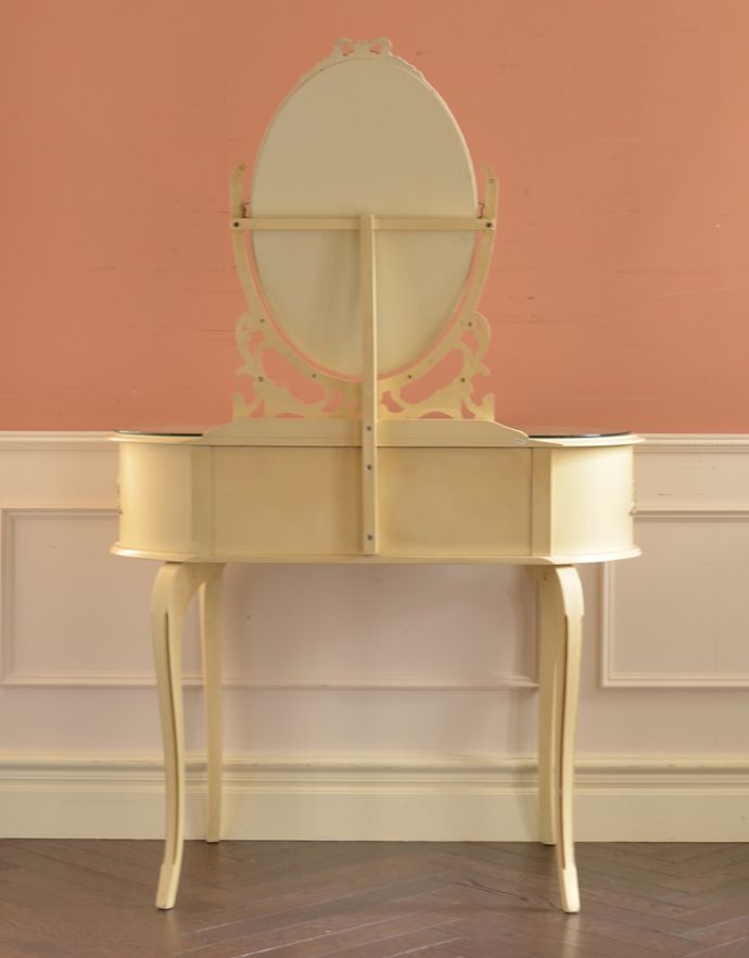 サイドバイサイド アンティーク家具 フランスのホワイト色のアンティーク家具、憧れのドレッシングデスク(ドレッサー)。きちんとメンテナンスしてあるので、裏側もキレイです。(m-533-f)