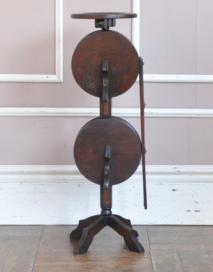 ロイドテーブル　アンティーク家具　ツイストラインが美しい英国アンティークのケーキスタンド（テーブル）。こんなにコンパクトになります。(m-538-f)
