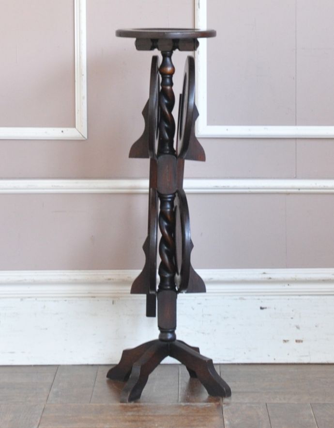 ロイドテーブル　アンティーク家具　ツイストラインが美しい英国アンティークのケーキスタンド（テーブル）。たたんだときも様になります。(m-538-f)