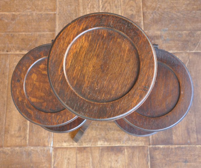 ロイドテーブル　アンティーク家具　ツイストラインが美しい英国アンティークのケーキスタンド（テーブル）。メンテナンスもキレイにしてありますので、安心してお使い下さい。(m-538-f)