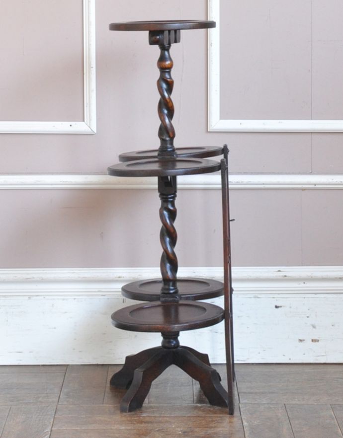 ロイドテーブル　アンティーク家具　ツイストラインが美しい英国アンティークのケーキスタンド（テーブル）。サイドから見るとこんな感じ。(m-538-f)