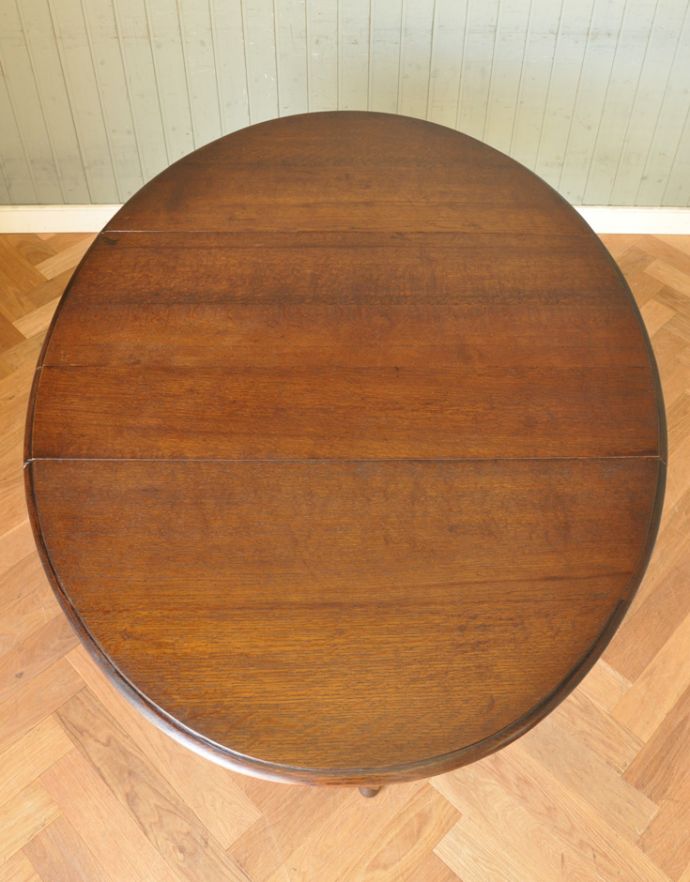 英国クラシックスタイル　アンティーク家具　丸い天板のアンティーク英国家具、伸張式のゲートレッグテーブル。天板もピカピカにお直ししました。(m-539-f)