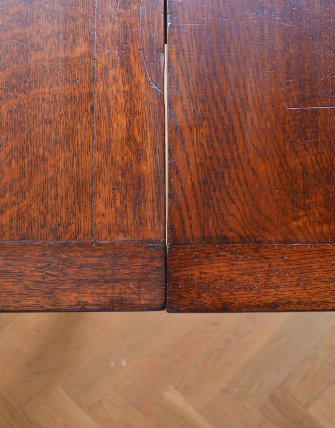 ロイドテーブル　アンティーク家具　アンティーク英国家具、キャスター付きのオーク材のドローリーフテーブル（伸張式テーブル）。大人っぽいカラーで落ち着きがあります。(m-552-f)