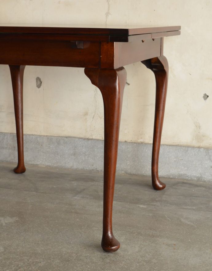 ロイドテーブル　アンティーク家具　クラシックなアンティークの英国家具、美しい脚のクイーンアンダイニングテーブル。キチンとお直ししました。(m-553-f)