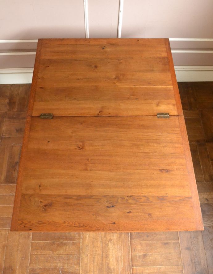 アンティークのテーブル　アンティーク家具　フランスアンティーク家具、伸張式のダイニングテーブル（ベイキングテーブル）。天板もピカピカにお直ししました。(m-554-f)