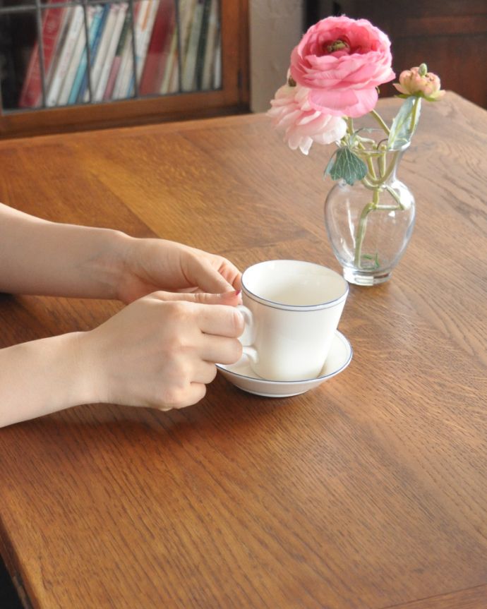 アンティークのテーブル　アンティーク家具　フランスアンティーク家具、伸張式のダイニングテーブル（ベイキングテーブル）。お茶をしたり、パソコンを置いて仕事をしたりも出来るしっかりしたキレイな天板です。(m-554-f)