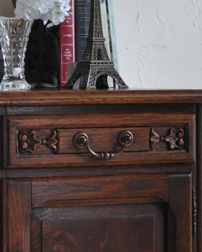 m-560-f　アンティークナイトテーブルの引き出しの取っ手