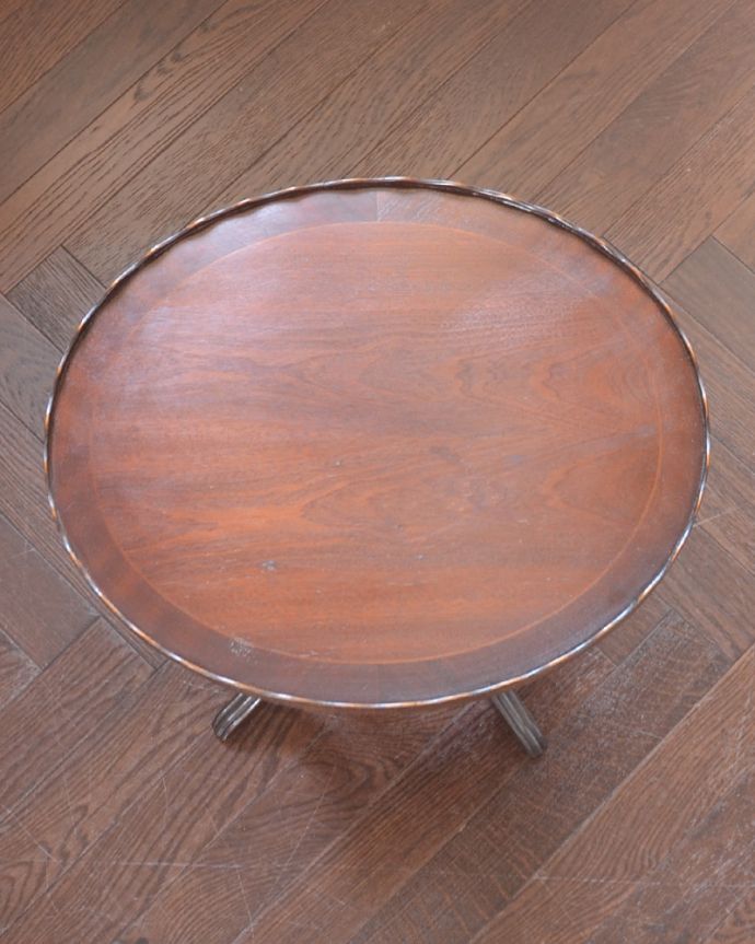 ロイドテーブル　アンティーク家具　美しい天板と脚を持つ英国のワインテーブル、小さなアンティーク家具。上から見ると、天板はこんな感じ。(m-565-f)