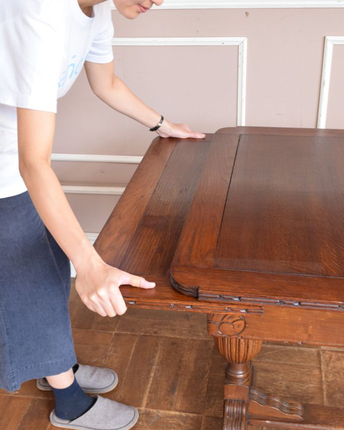 ロイドテーブル　アンティーク家具　イギリスのアンティーク家具、ブルボーズレッグが素敵なドローリーフテーブル（ダイニングテーブル） 。天板は引っ張り出すだけであっという間に大きくなります。(m-567-f)