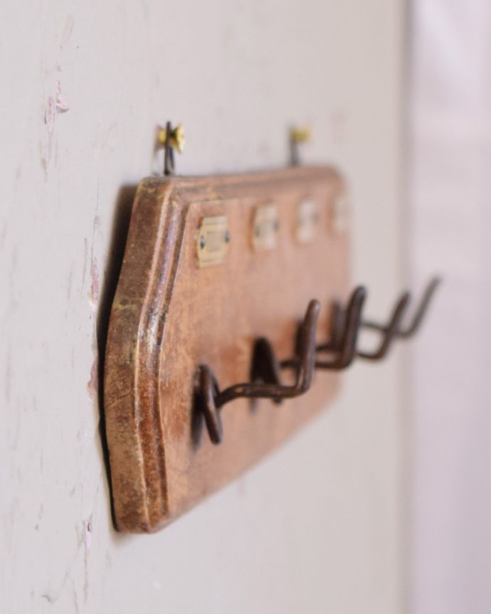 フック・フックボード　アンティーク雑貨　フランスアンティーク雑貨、木製のティータオルハンガー。フックは４個。(m-580-f)